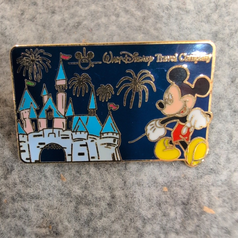Walt Disney Travel Company Mickey Mouse Castle Fireworks Limited Edition Pin - Picture 1 of 2